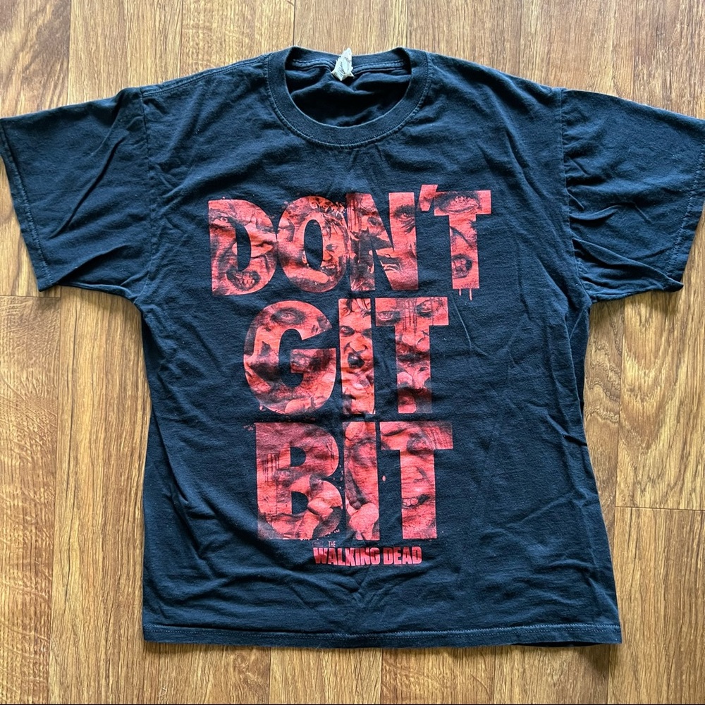 *SOLD* the walking dead t shirt